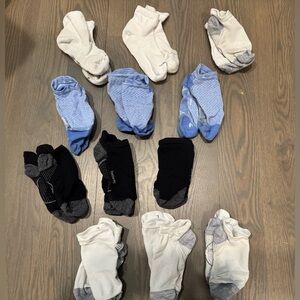 Bundle of Men's Feetures Socks Size Large